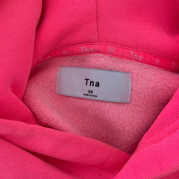 Aritzia TNA Perfect Hoodie Crop - Picture 3 of 4